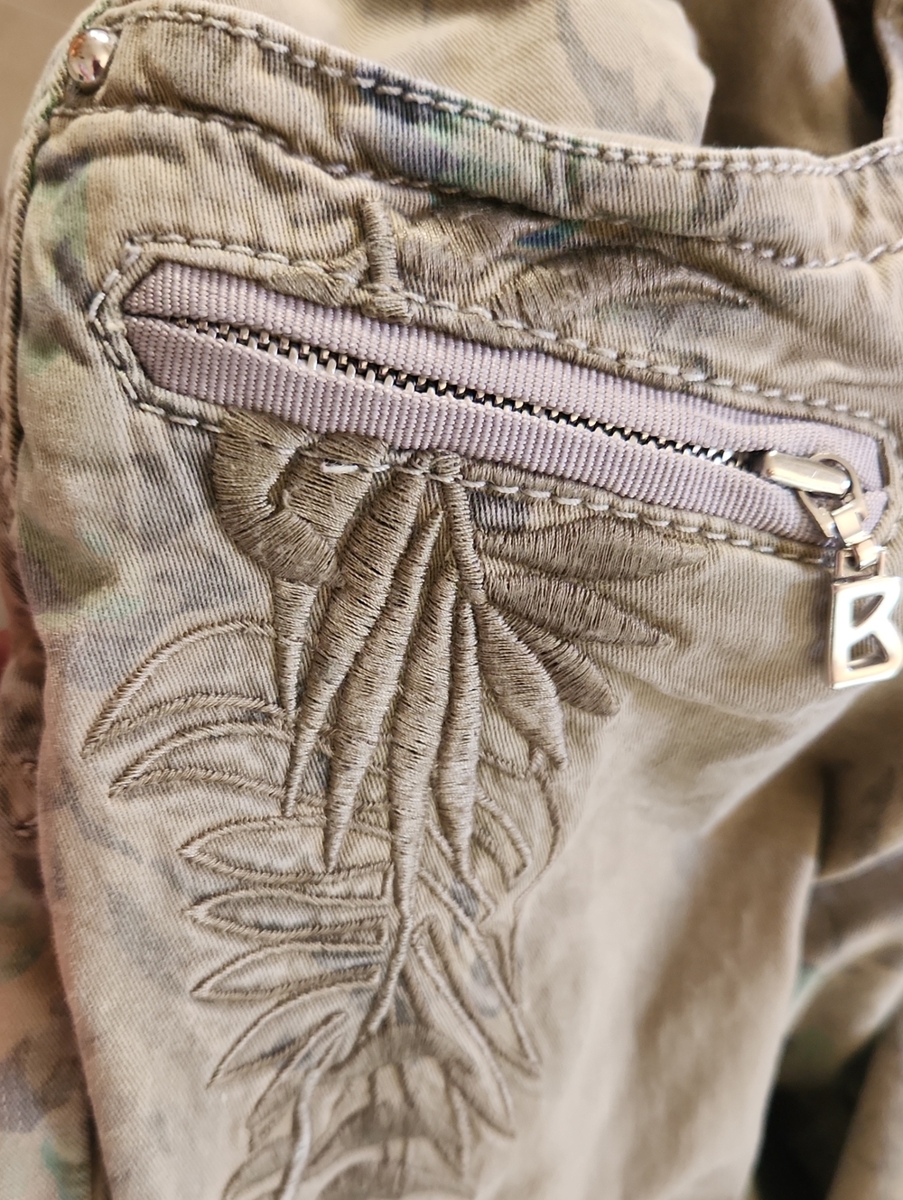 Bogner Tan Neutral Floral Embroidered Boyfriend Ankle Jeans Size EU 38/US 8 - Picture 16 of 16